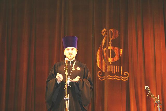 Протоиерей Анатолий Комар открывает праздник