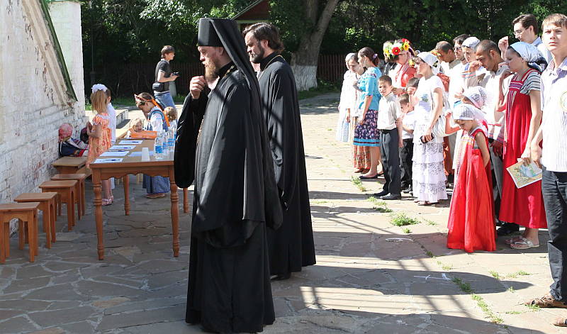 Молебен, перед началом конкурса Папа,мама,я - православная семья Молебен, перед началом конкурса Папа,мама,я - православная семья