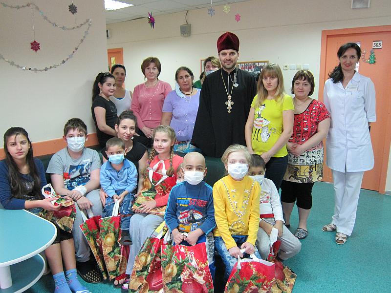 Поздравление детей Гематологического онкологического центра Областной детской больницы