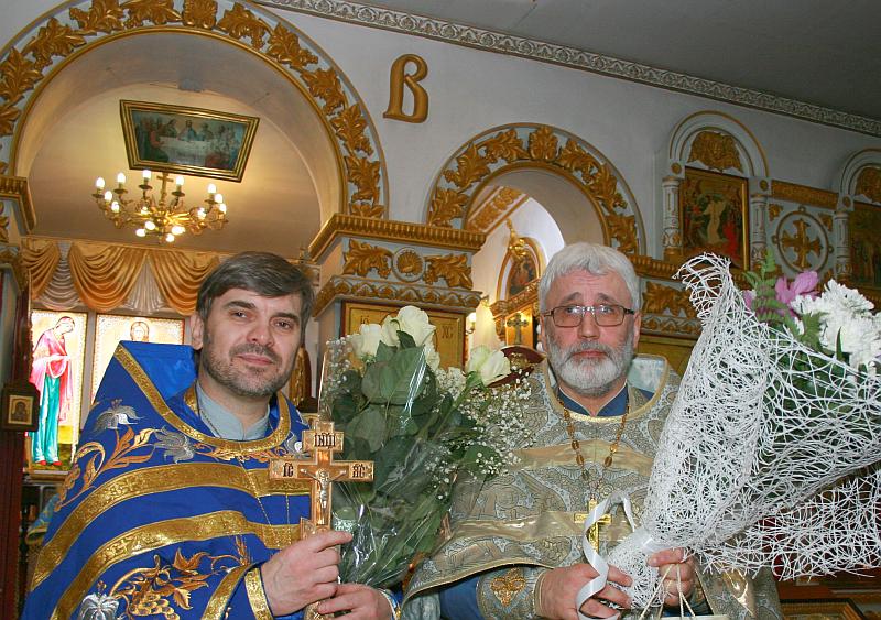Настоятель храма протоиерей Анатолий Комар и протоиерей Сергий Черников