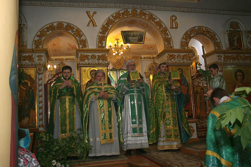 8 июня 2014 года, в праздник Святой Троицы, Пятидесятницы, в храме  Св. Вмч. и Целителя Пантелеимона была Божественная литургия. Богослужение возглавил Настоятель храма протоиерей Анатолий Комар в сослужении клириков храма протоиерея Сергия Черникова, иерея Геннадия Обрезкова, иерея Андроника Бугаяна.