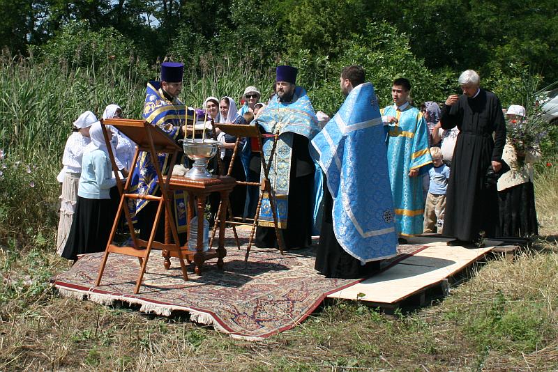 Освящение места под строительство храма в честь иконы Божией Матери, именуемой 