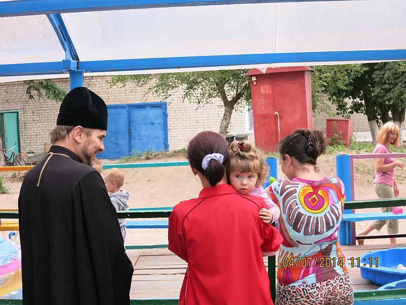 04 июля 2014 года силами прихода храма Св. Вмч. и Целителя Пантелеимона была доставлена гуманитарная помощь беженцам из Украины, находящихся в детском оздоровительном лагере «Пионер».