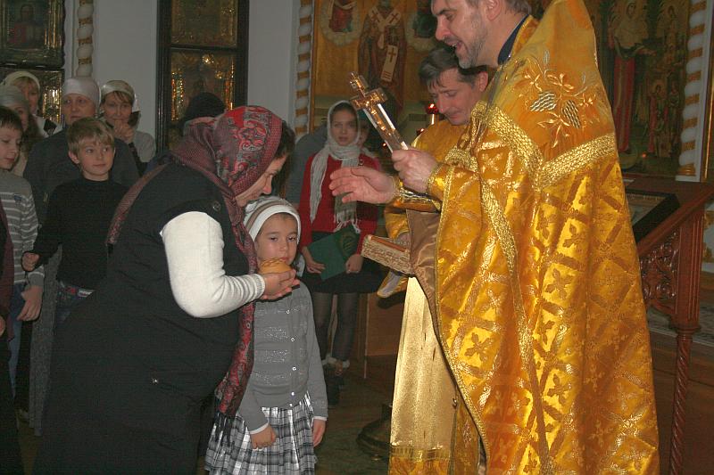 Поздравление с Днем матери в храме Святого Великомученика и Целителя Пантелеимона Поздравление с Днем матери в храме Святого Великомученика и Целителя Пантелеимона